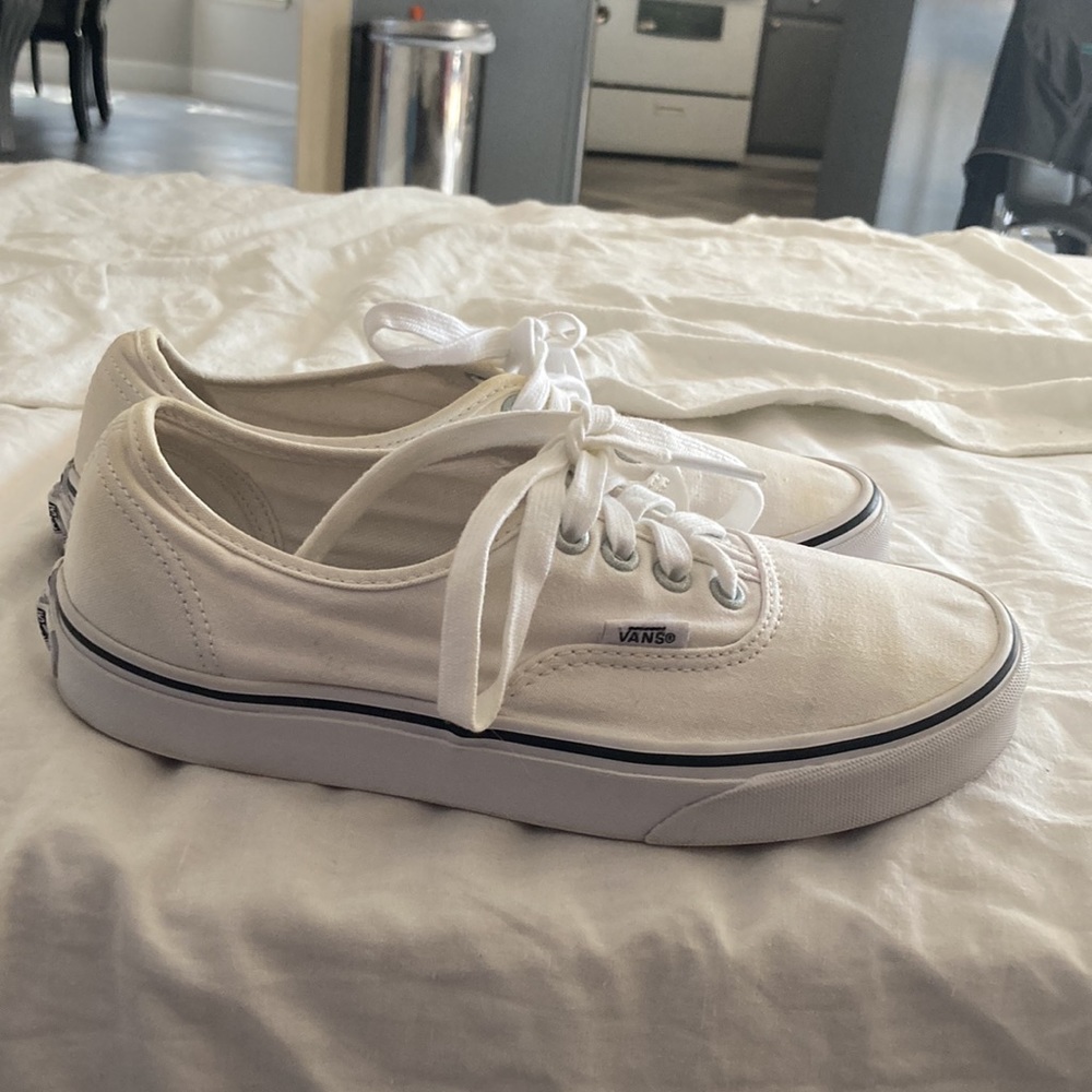 White vans size women’s 7-mens 5.5 low top